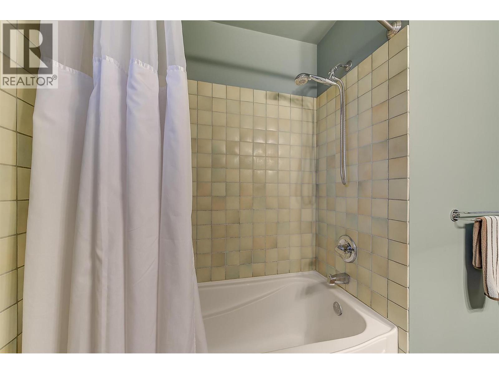  1122 Stockwell Avenue, Kelowna