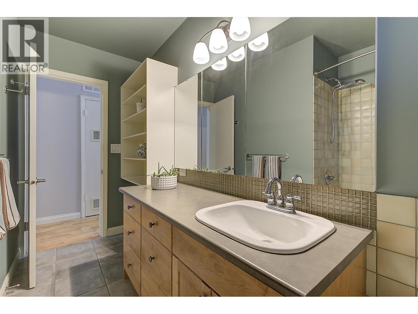  1122 Stockwell Avenue, Kelowna