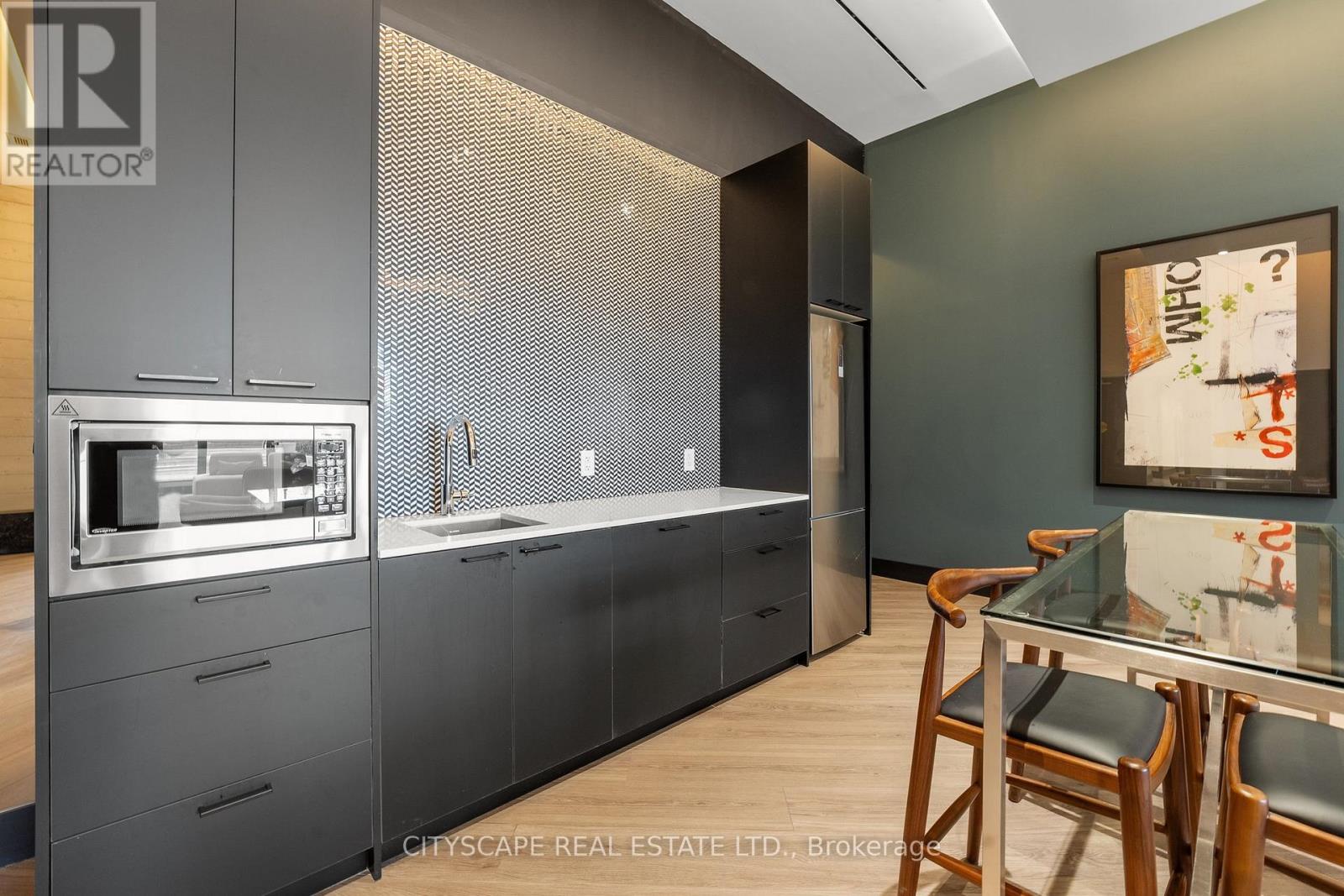 #911 1808 ST. CLAIR AVENUE W - 14