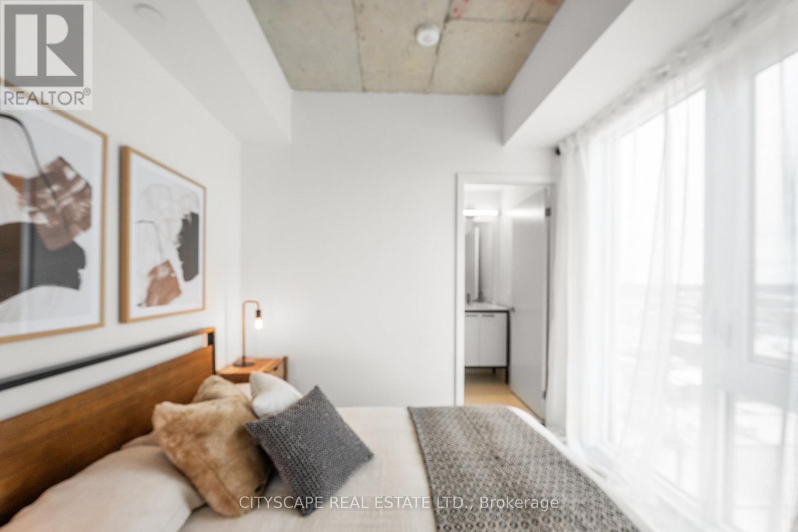 #911 1808 ST. CLAIR AVENUE W - 7