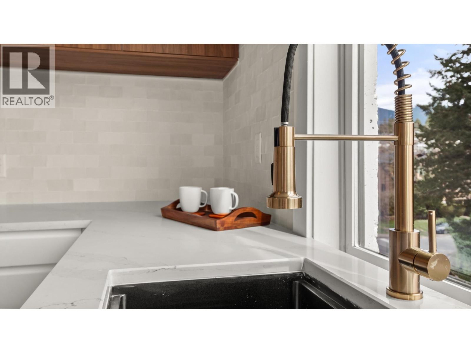 401 475 13TH STREET, West Vancouver