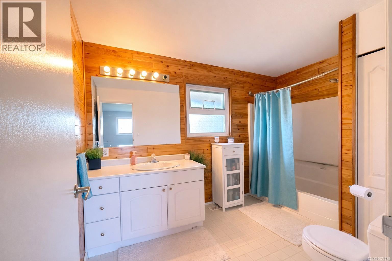 2718 Brockington Pl, Port McNeill