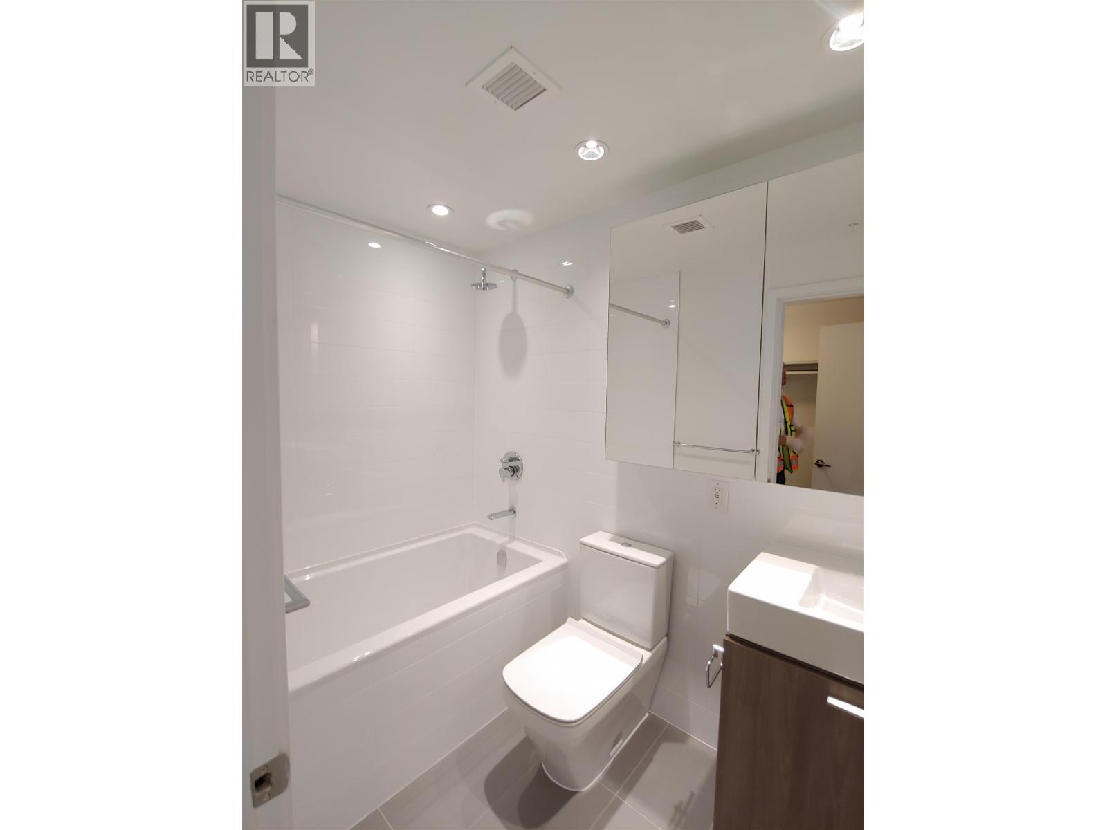 5702 1955 ALPHA AVENUE, Burnaby