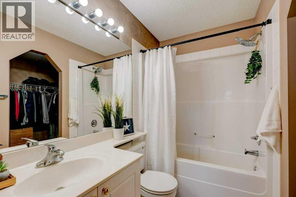 Single Family House for Sale in  Chaparral Drive SE Chaparral Calgary 