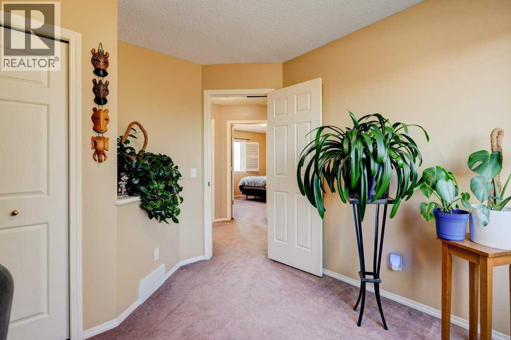 Single Family House for Sale in  Chaparral Drive SE Chaparral Calgary 