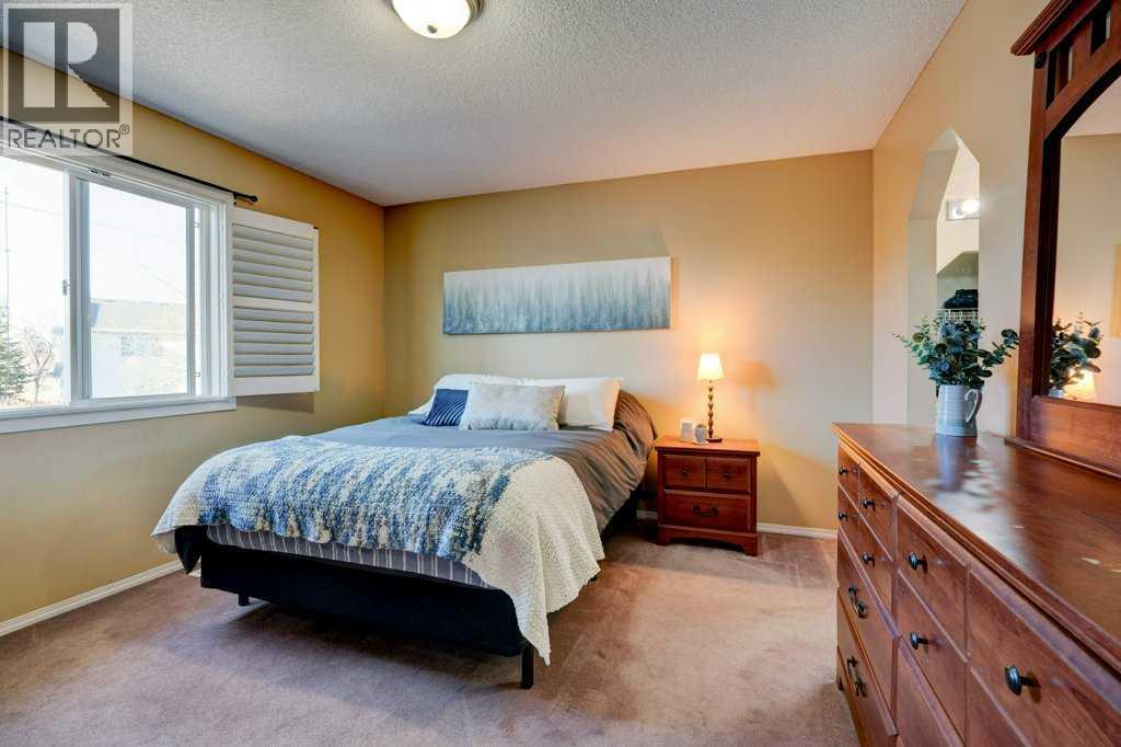 Single Family House for Sale in  Chaparral Drive SE Chaparral Calgary 