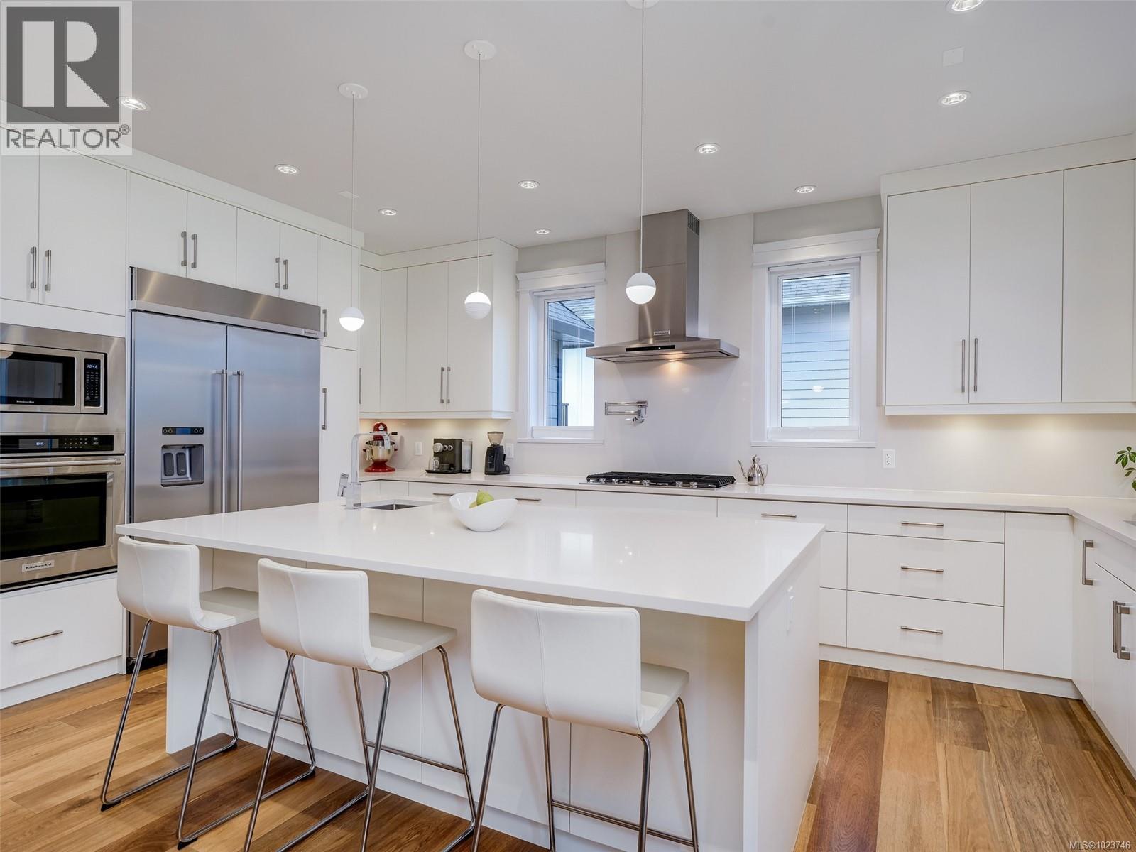  2156 Champions Way, Langford