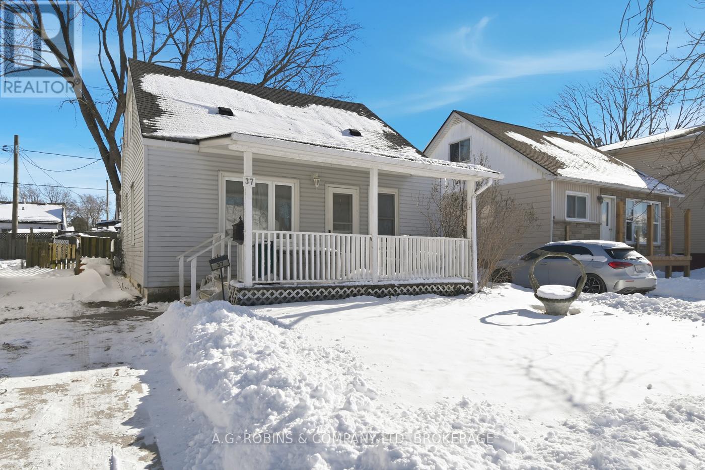 37 McNaughton photo 3