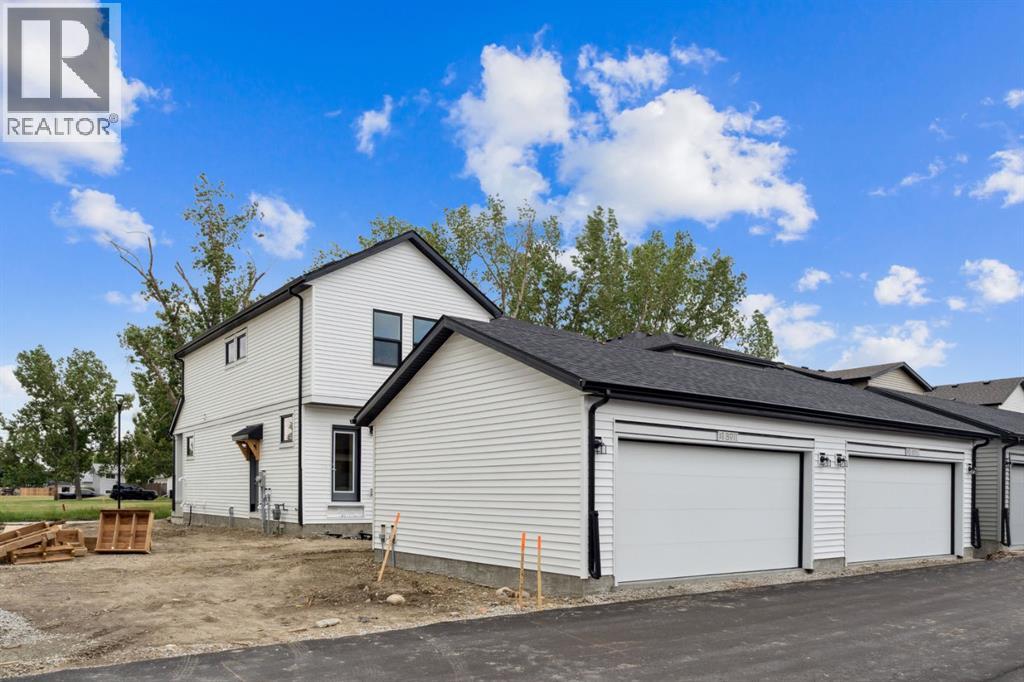 Single Family House for Sale in  Alderwood Close SE Acadia Calgary 