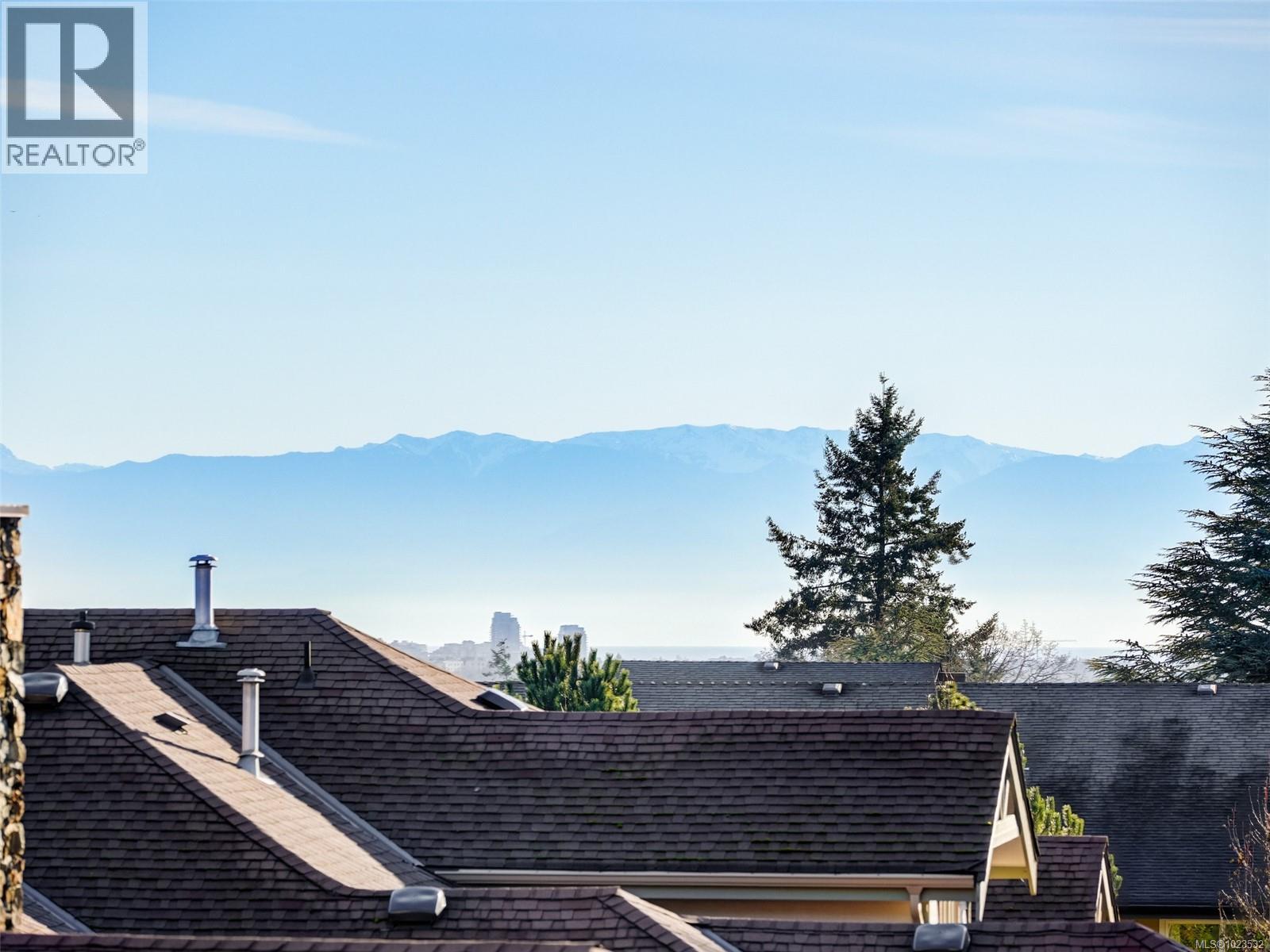 Single Family House for Sale in   Marsett Pl Royal Pines Saanich 