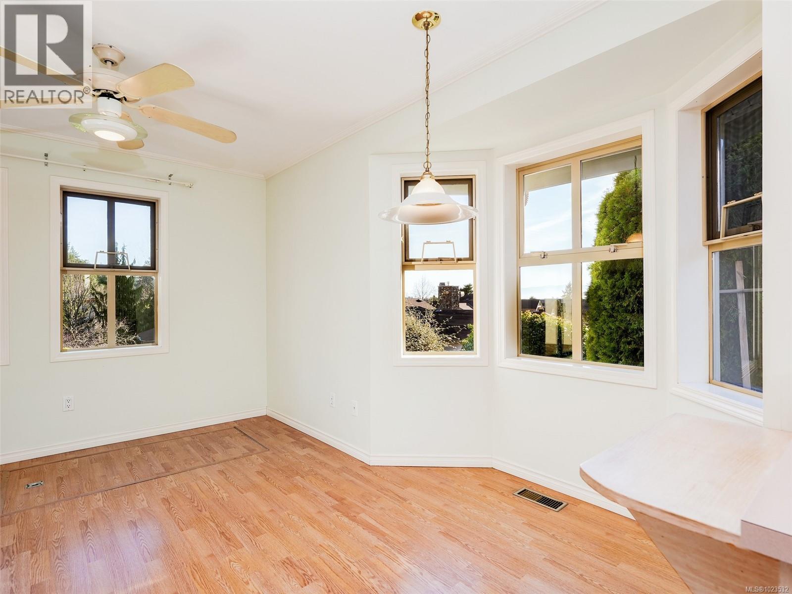 Single Family House for Sale in   Marsett Pl Royal Pines Saanich 