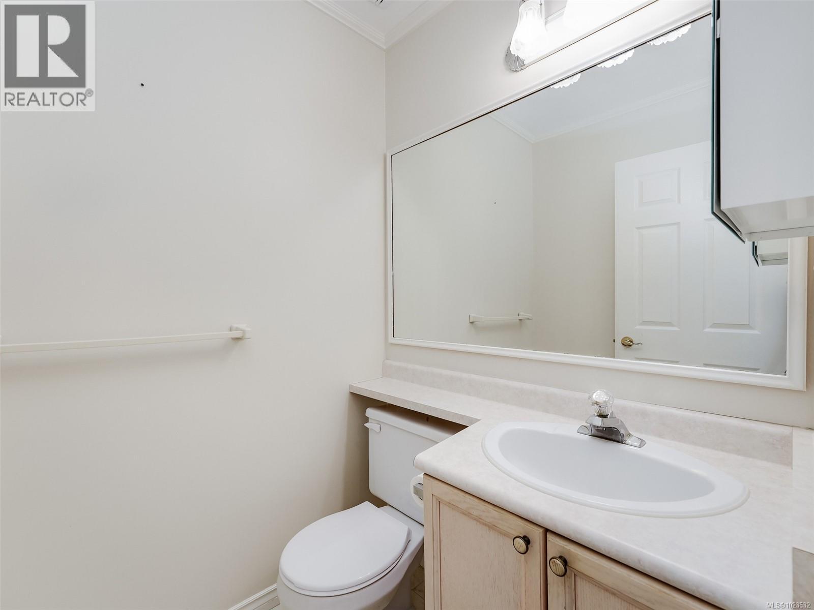 Single Family House for Sale in   Marsett Pl Royal Pines Saanich 