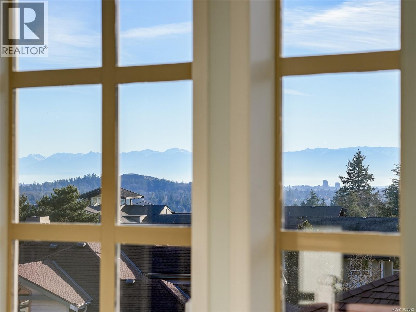 Single Family House for Sale in   Marsett Pl Royal Pines Saanich 