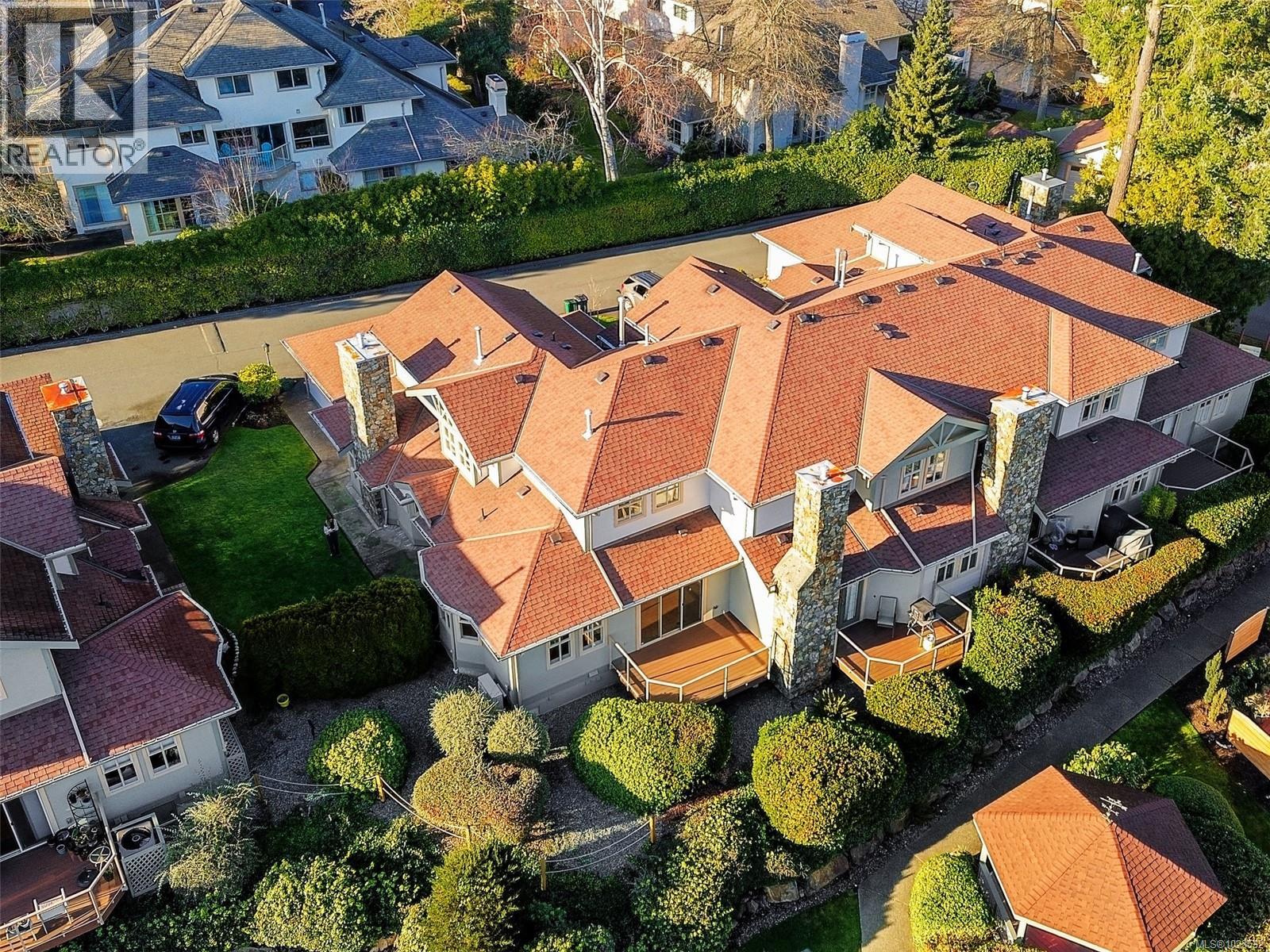 Single Family House for Sale in   Marsett Pl Royal Pines Saanich 