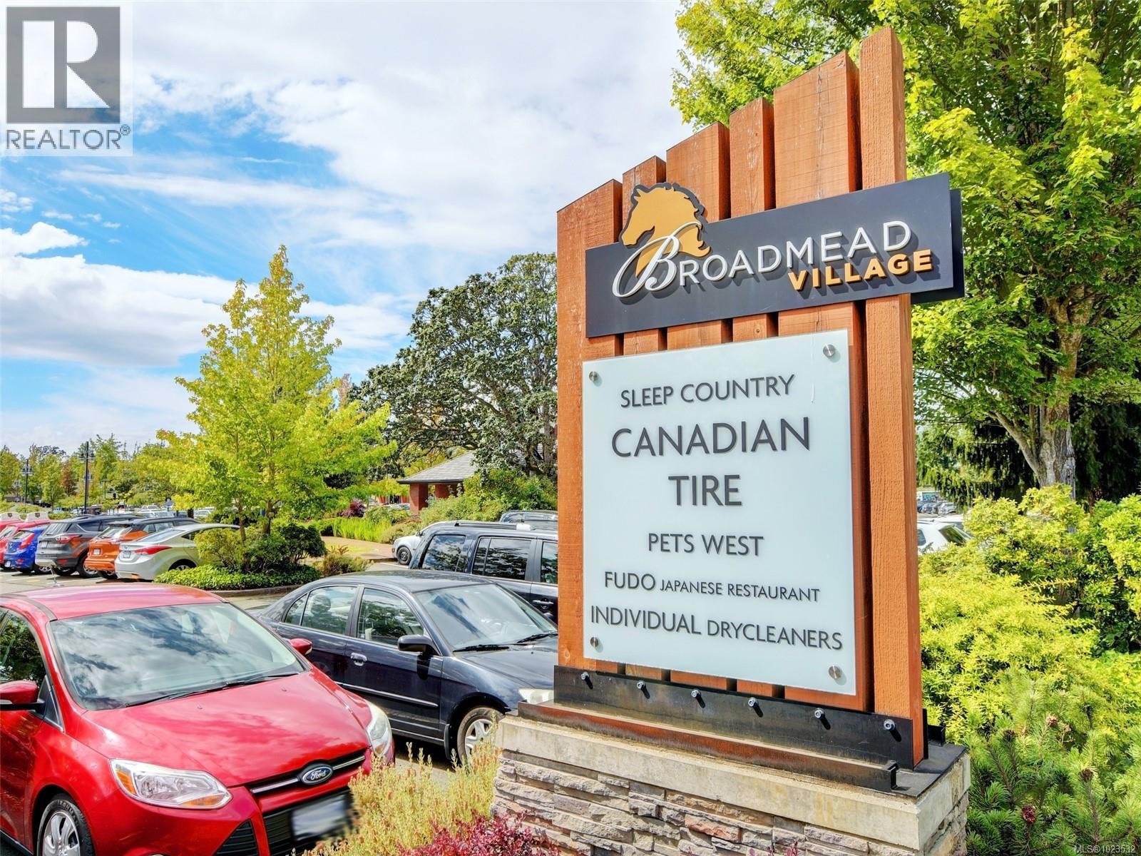 Single Family House for Sale in   Marsett Pl Royal Pines Saanich 