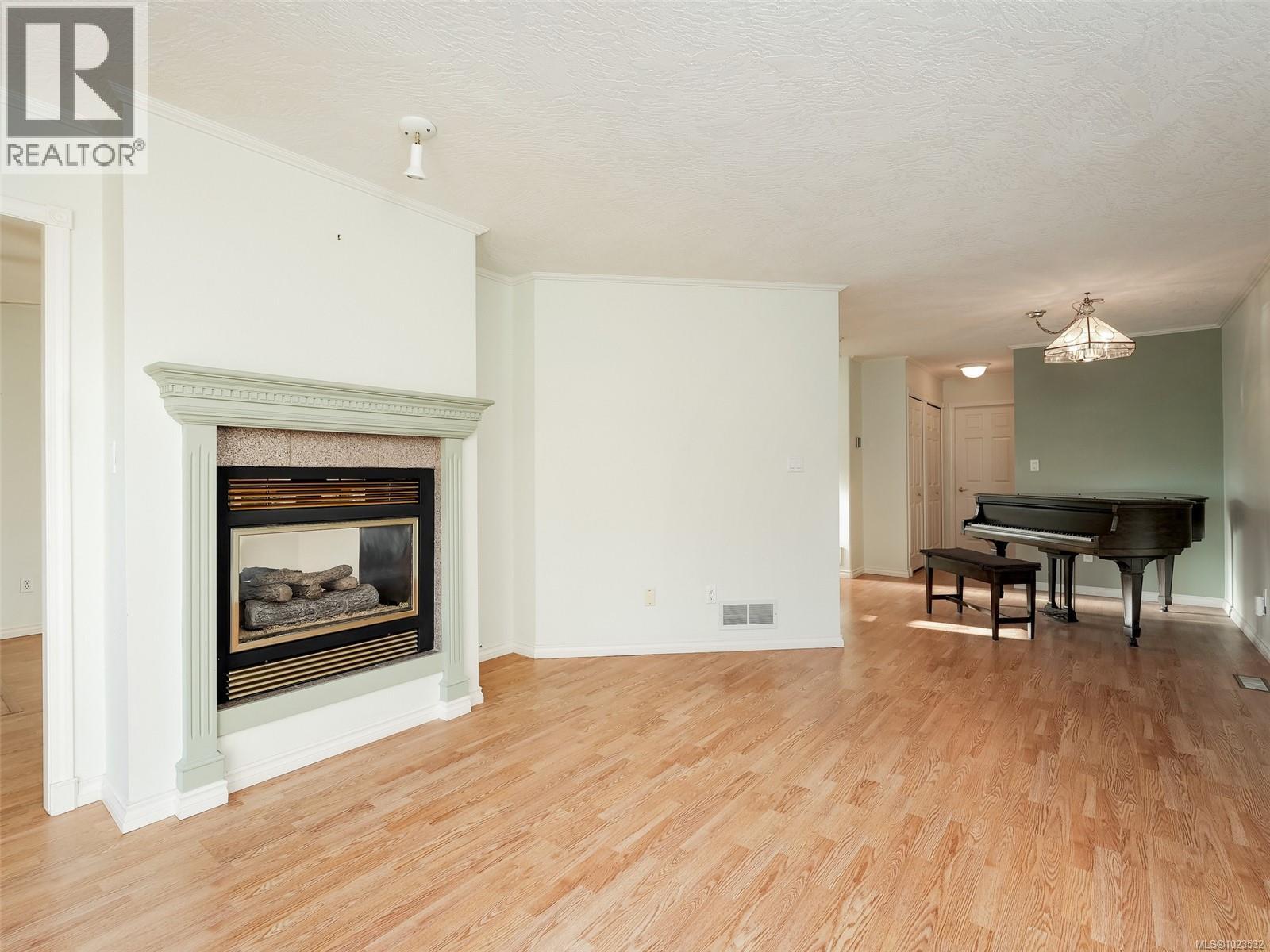 Single Family House for Sale in   Marsett Pl Royal Pines Saanich 