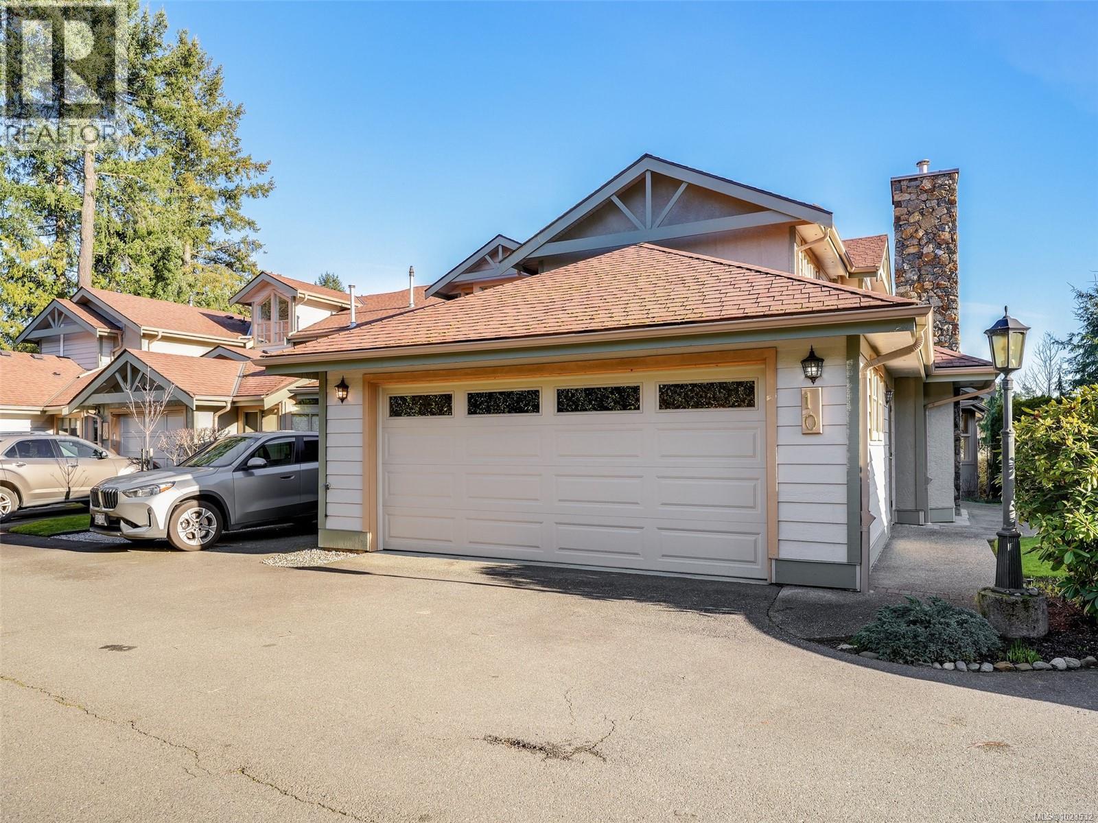 Single Family House for Sale in   Marsett Pl Royal Pines Saanich 