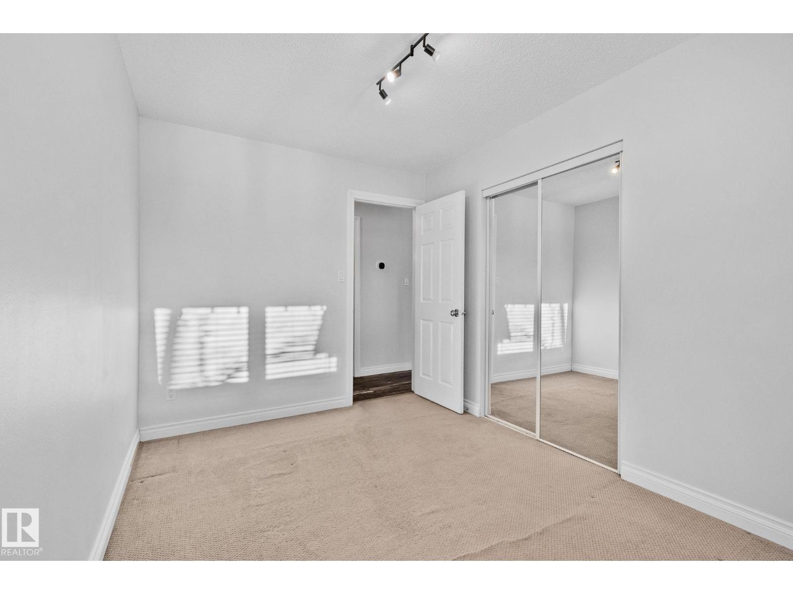 23 LARKSPUR CR, St. Albert