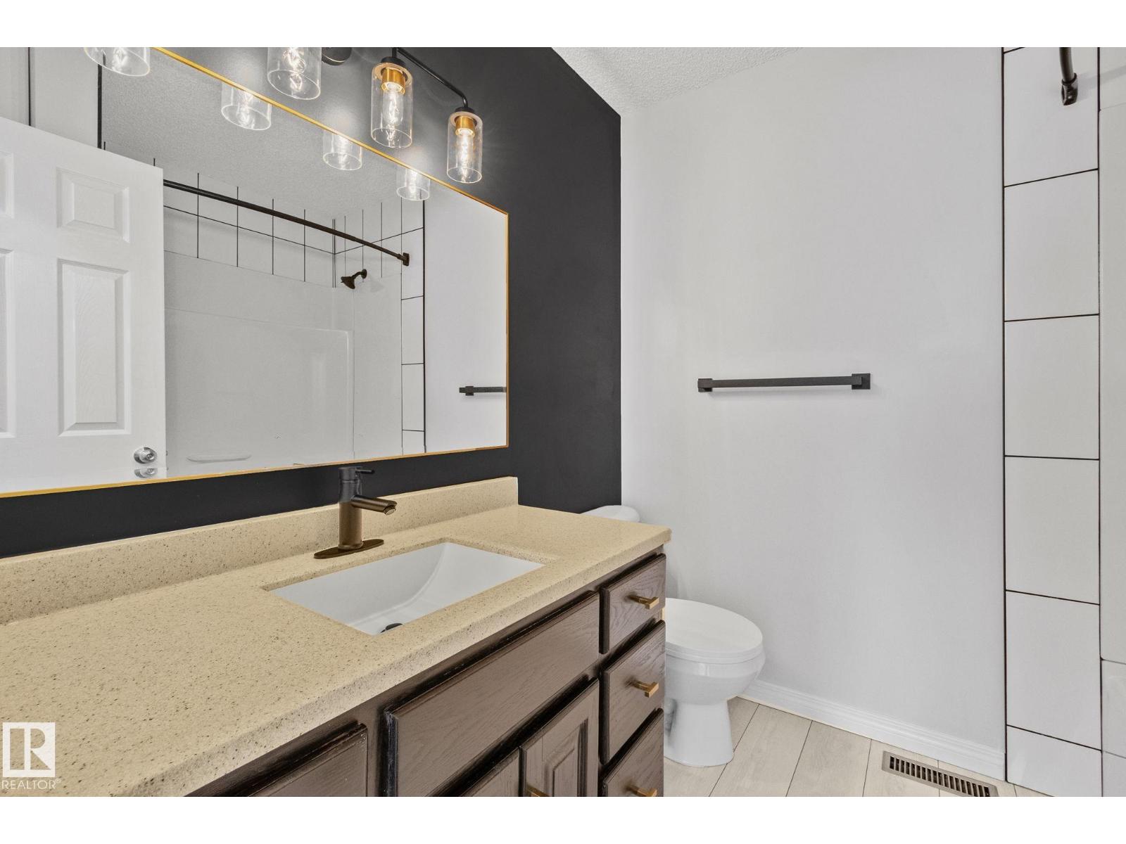 23 LARKSPUR CR, St. Albert