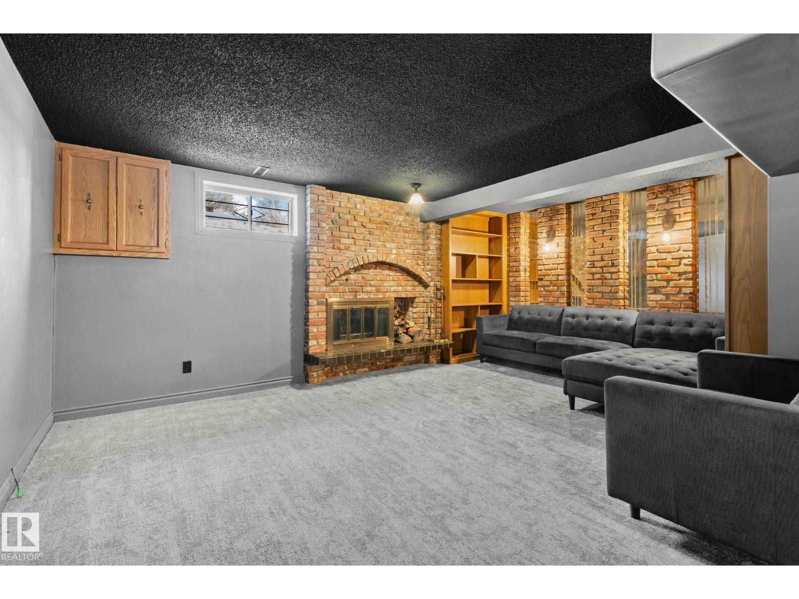 23 LARKSPUR CR, St. Albert