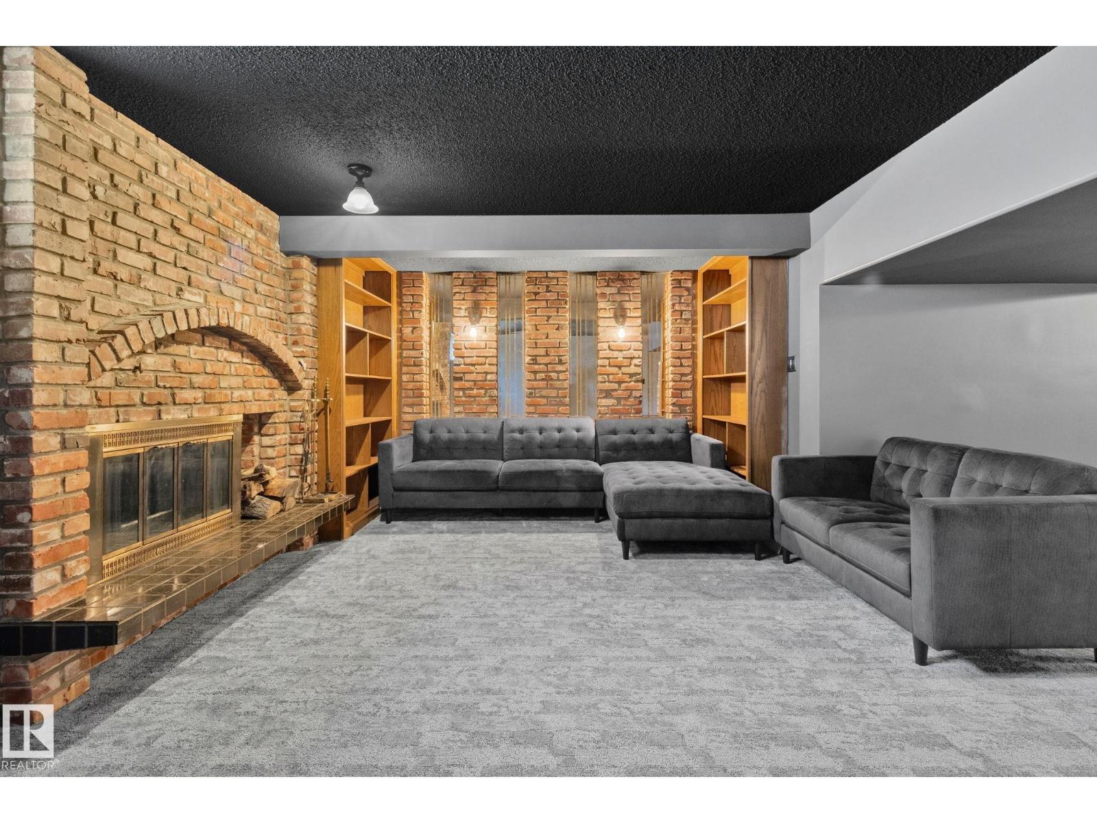 23 LARKSPUR CR, St. Albert