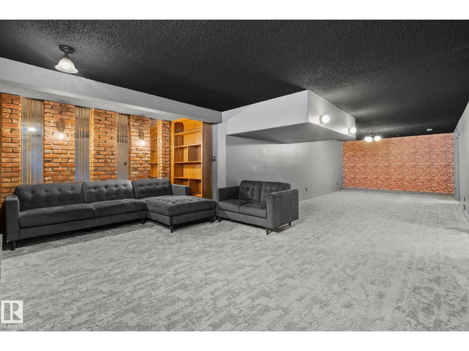 23 LARKSPUR CR, St. Albert