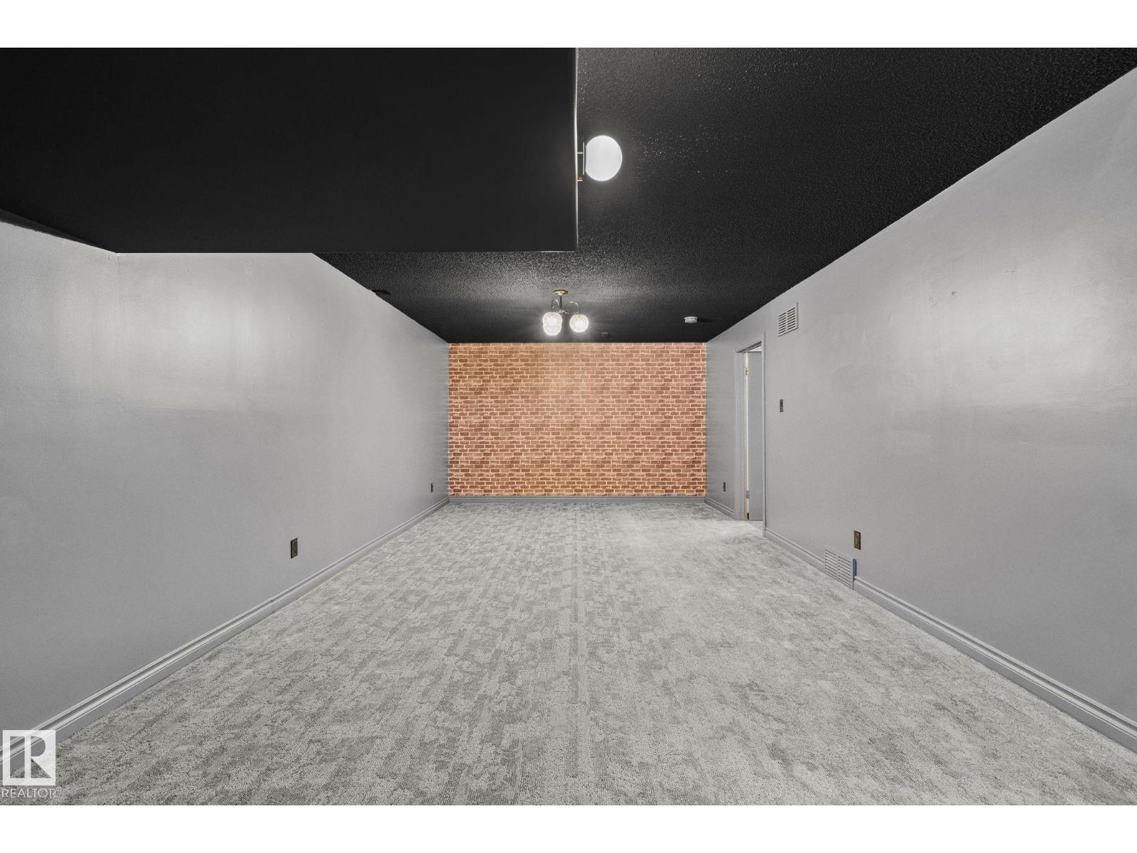 23 LARKSPUR CR, St. Albert