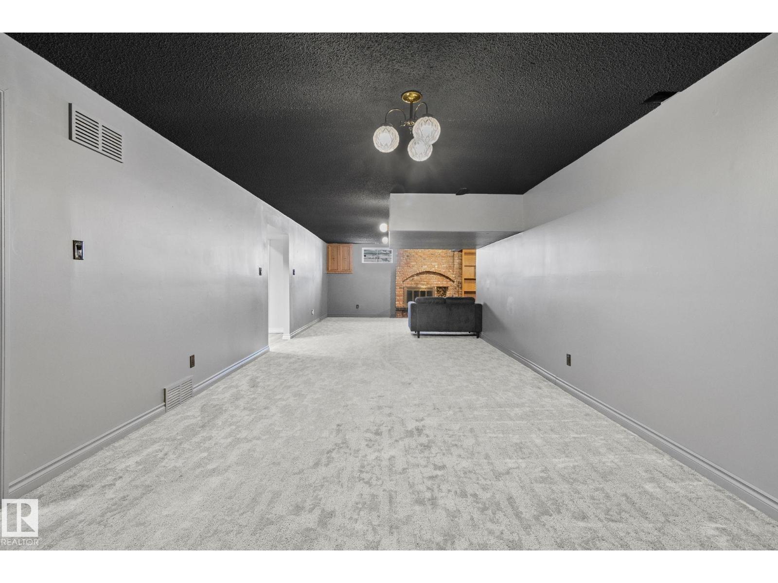 23 LARKSPUR CR, St. Albert