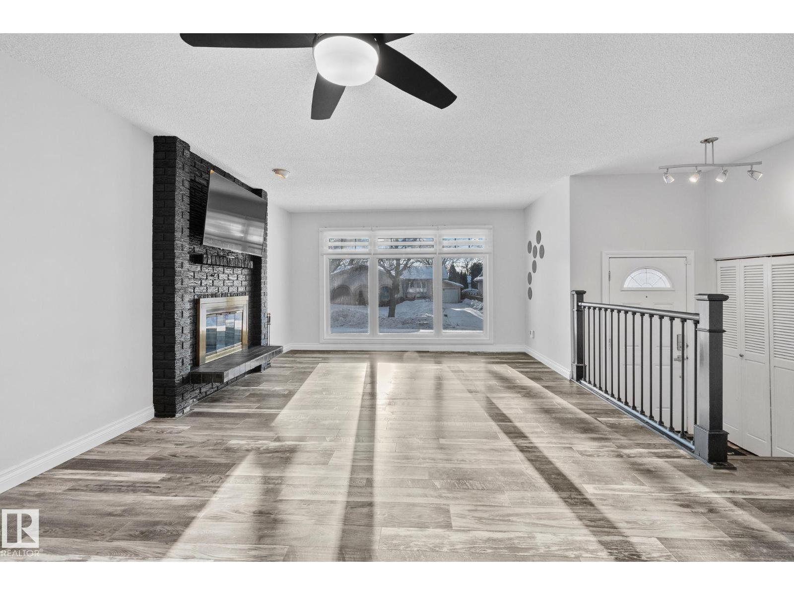 23 LARKSPUR CR, St. Albert