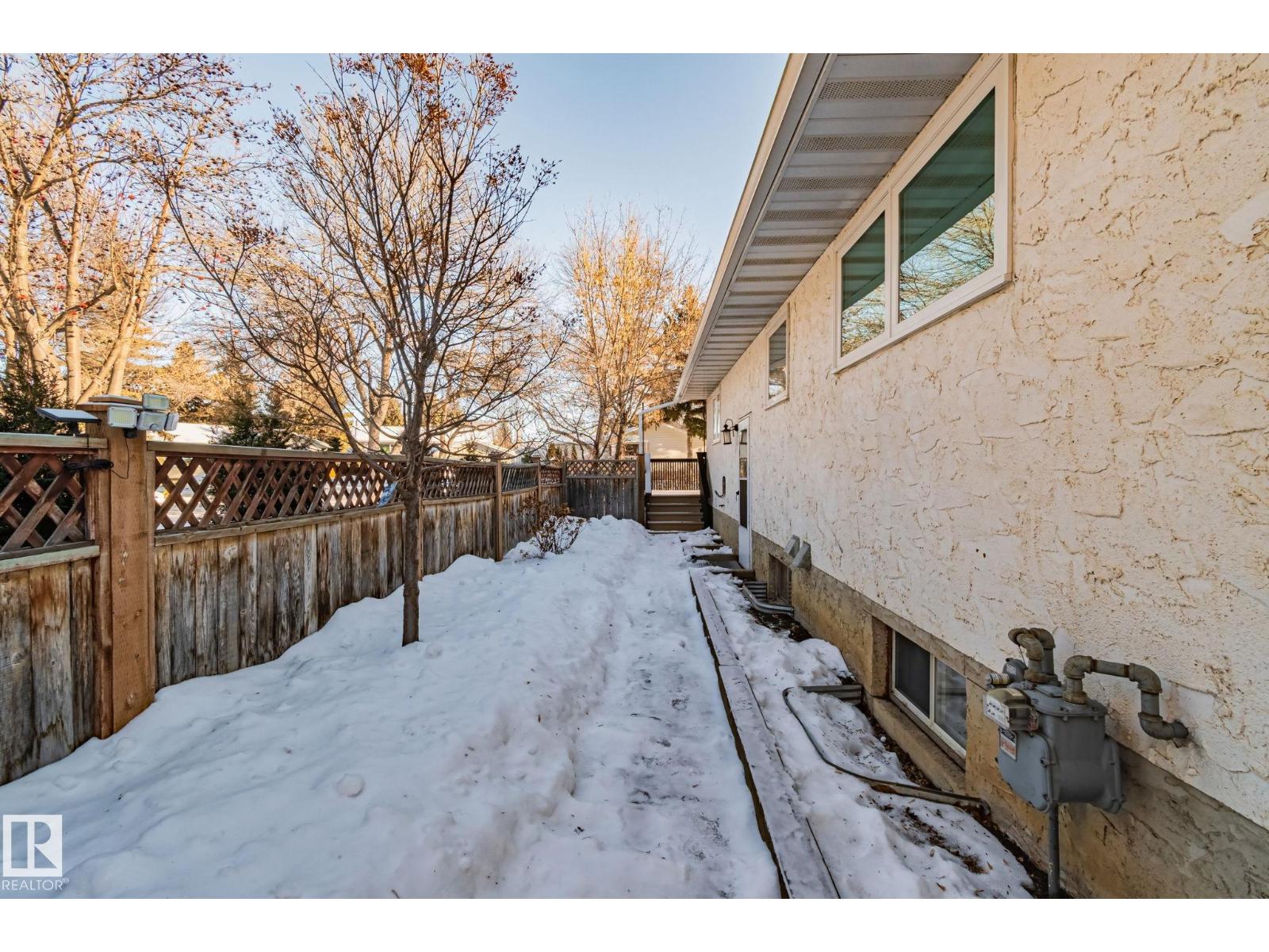23 LARKSPUR CR, St. Albert