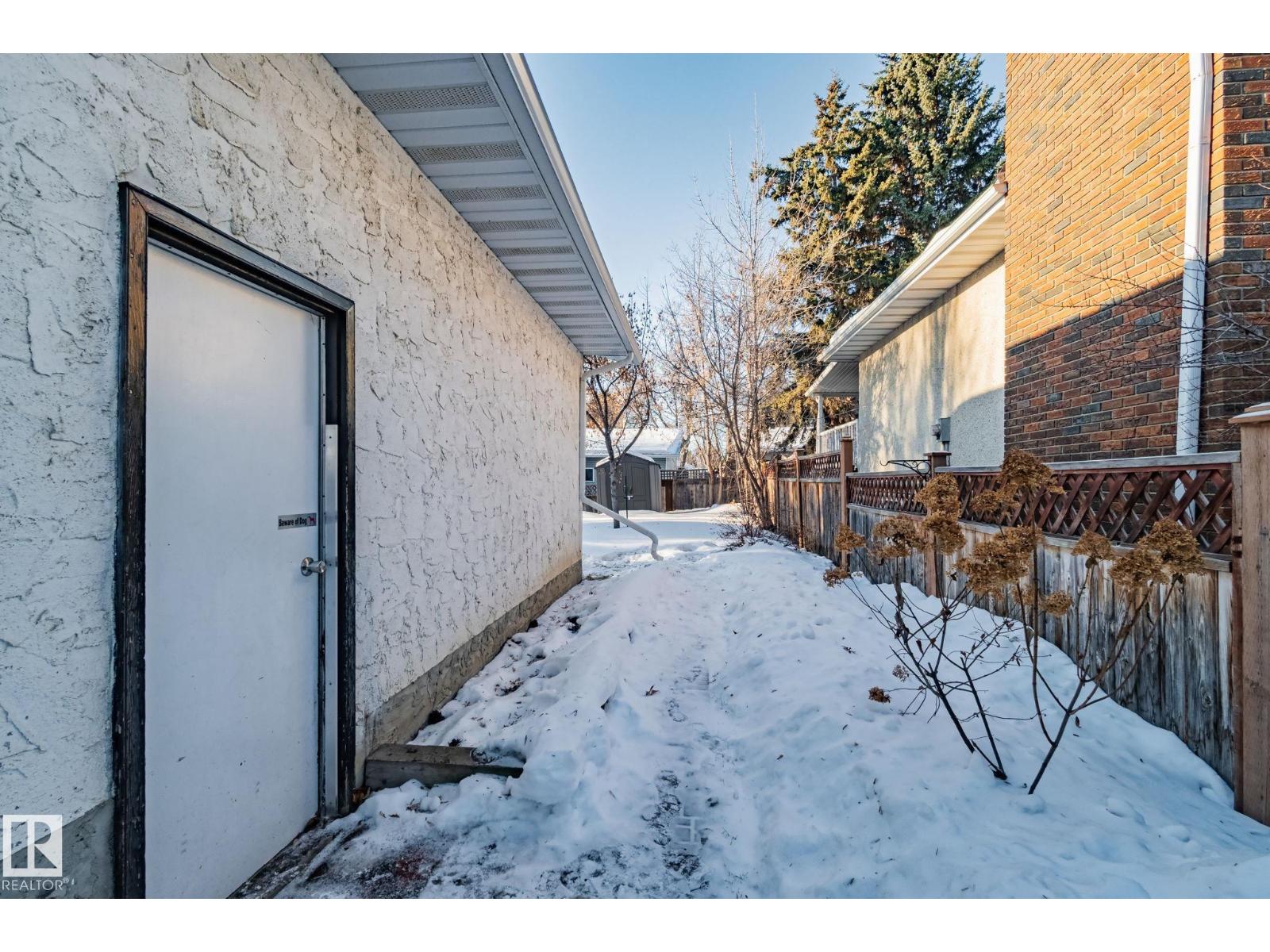 23 LARKSPUR CR, St. Albert