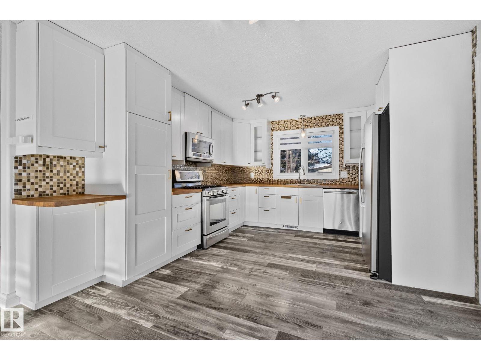 23 LARKSPUR CR, St. Albert