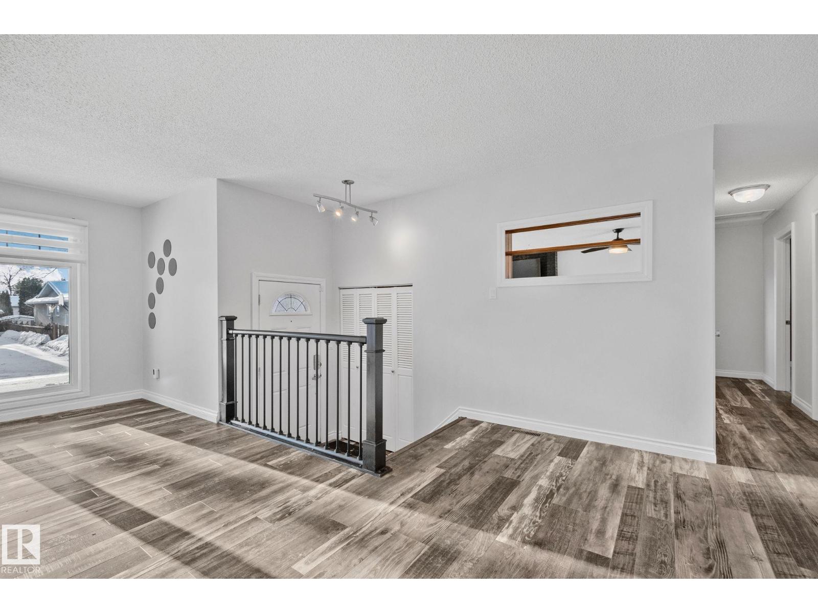 23 LARKSPUR CR, St. Albert