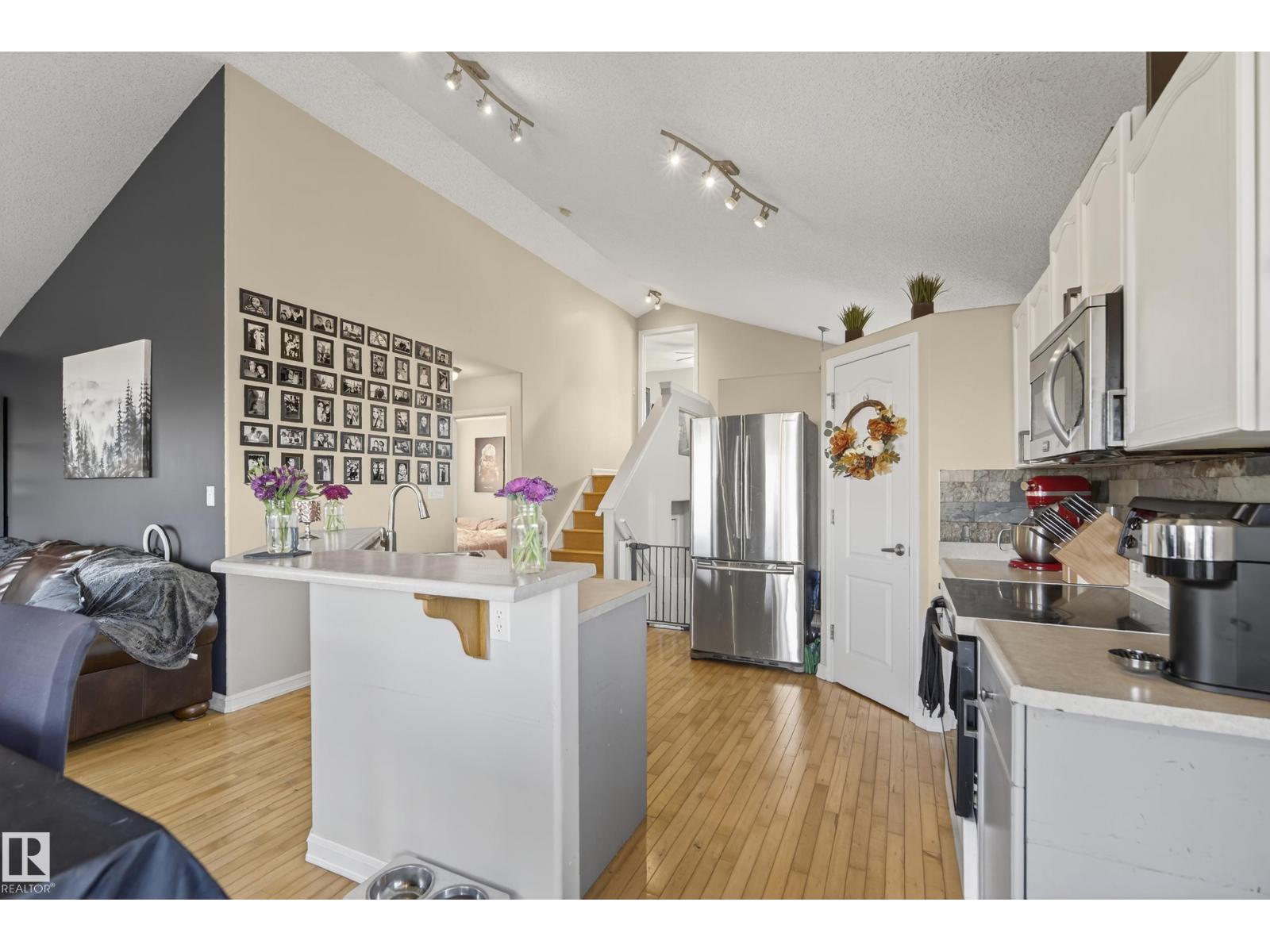 3203 49 ST, Beaumont