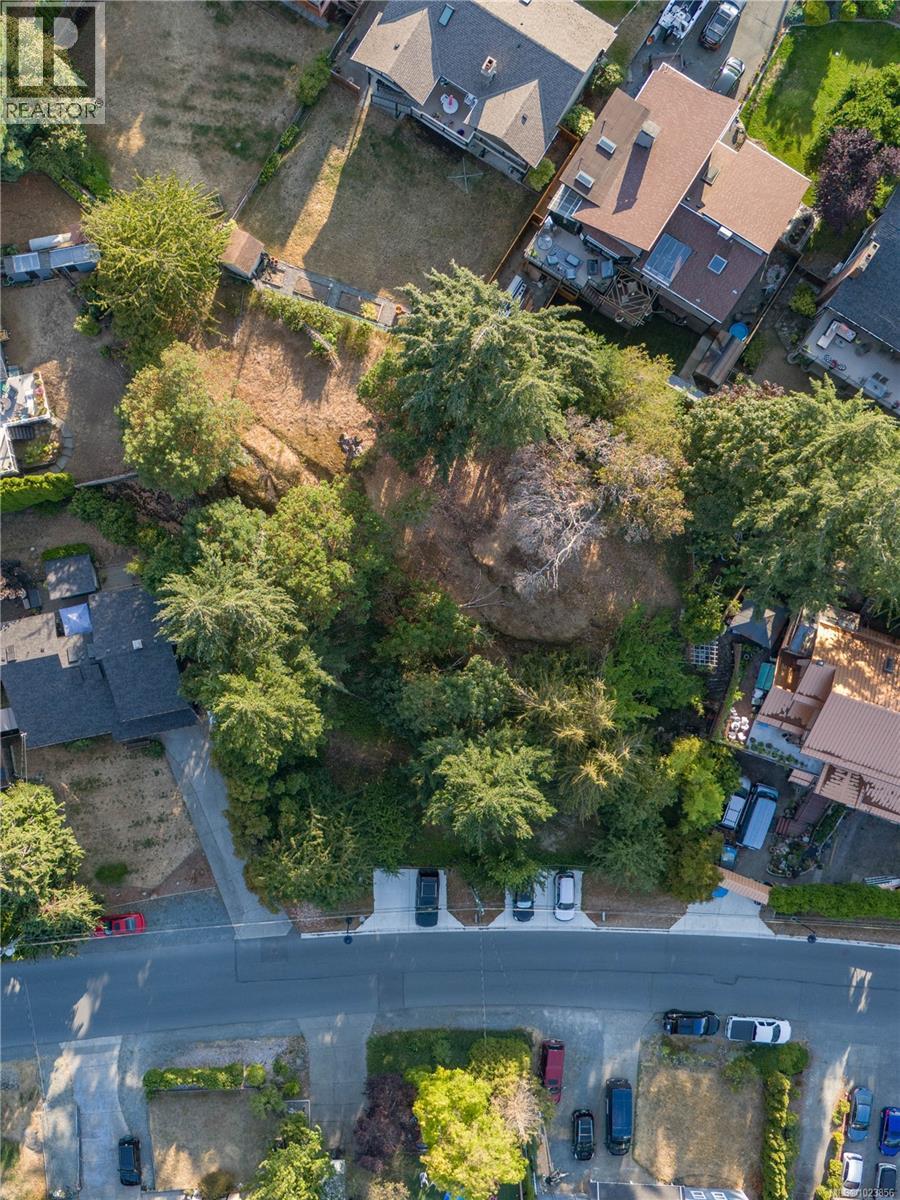 3368 Mary Anne Cres - 2