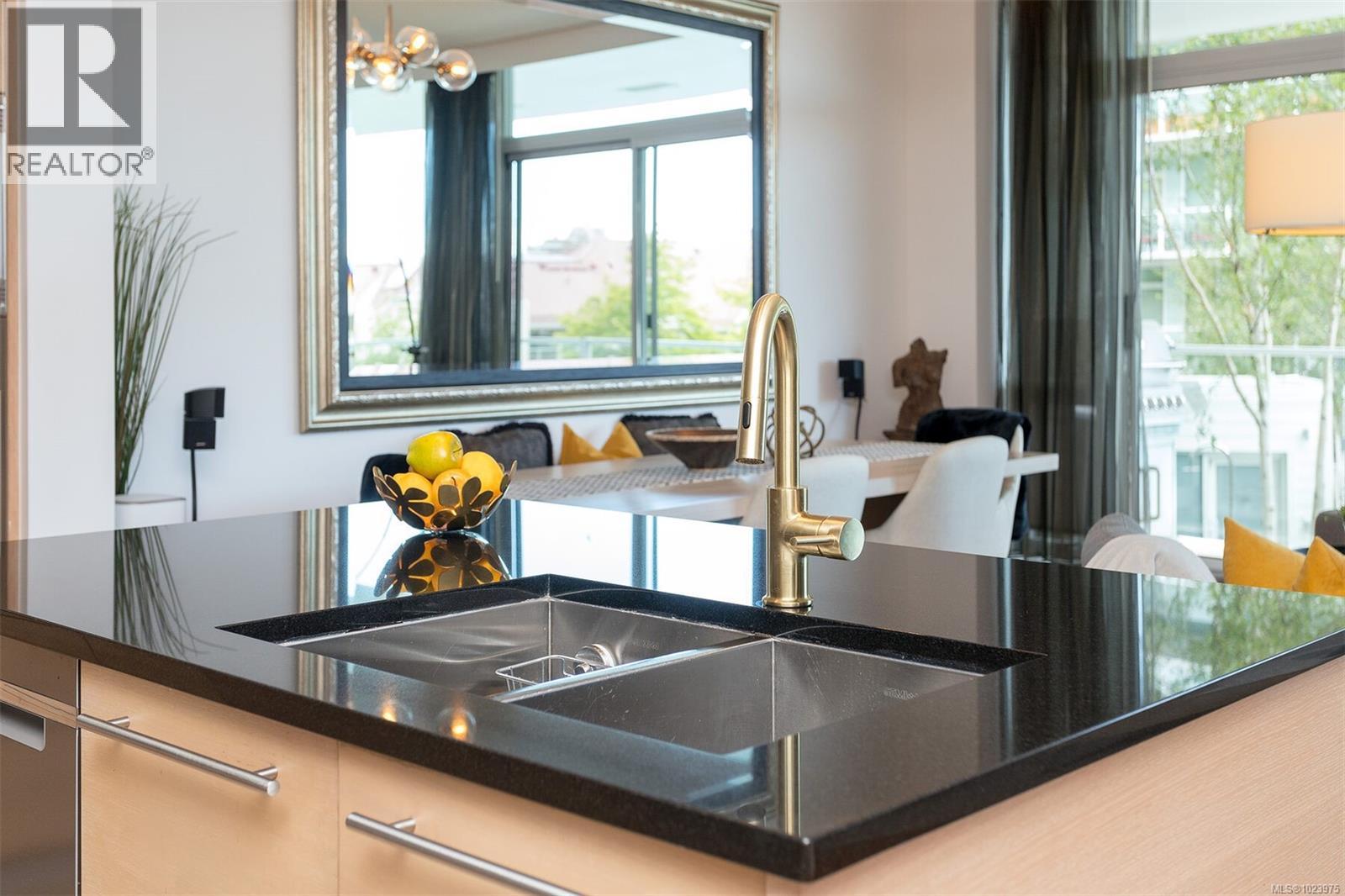 216 68 SONGHEES Road, Victoria