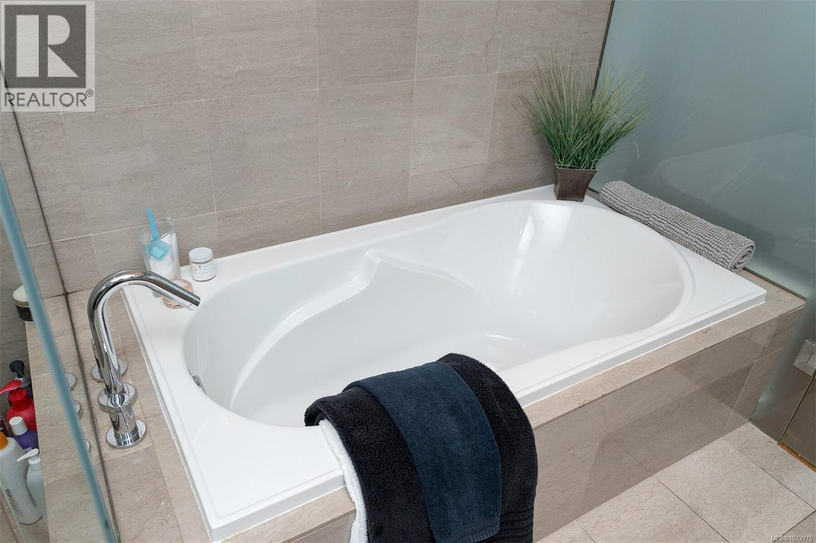 216 68 SONGHEES Road, Victoria