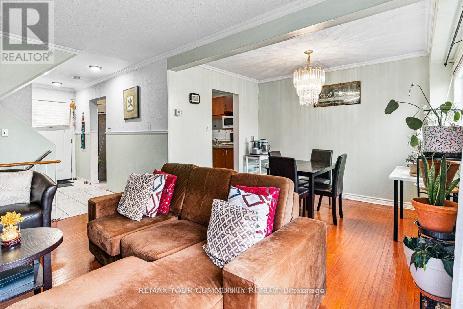 336 FLEETWOOD CRESCENT - 1