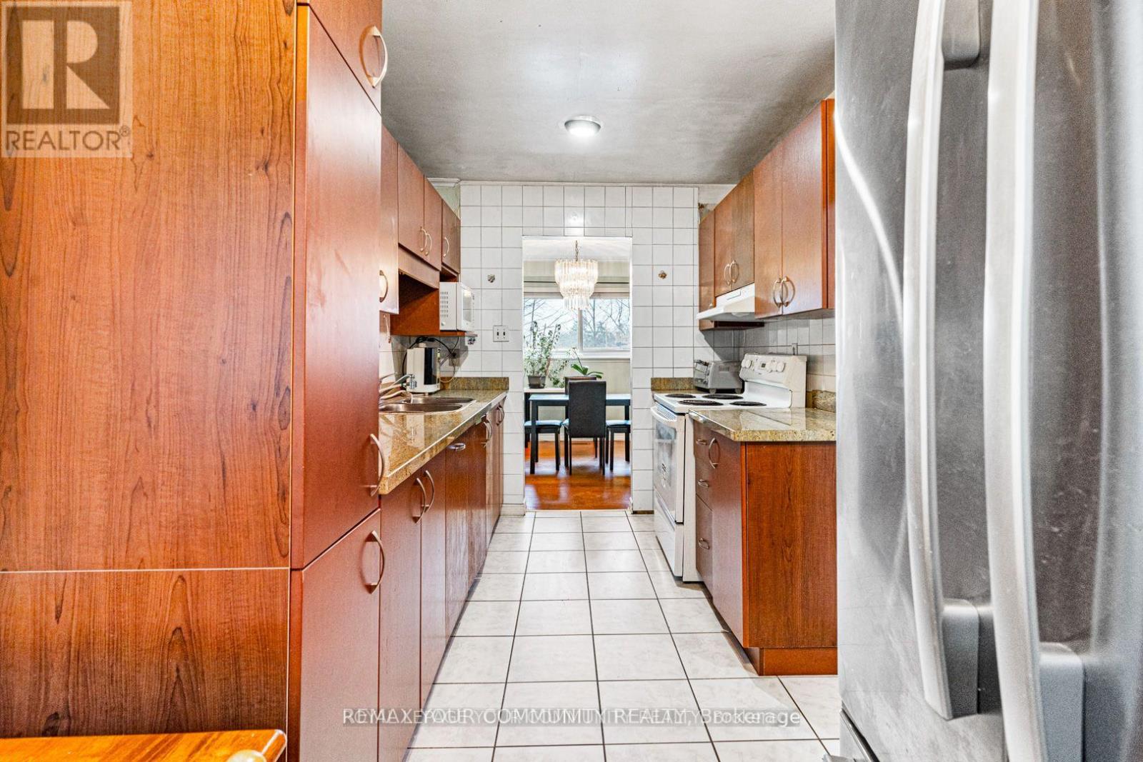 336 FLEETWOOD CRESCENT - 11
