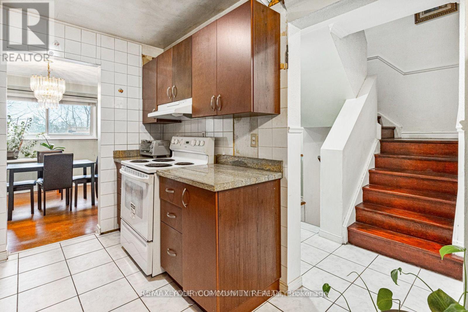 336 FLEETWOOD CRESCENT - 13