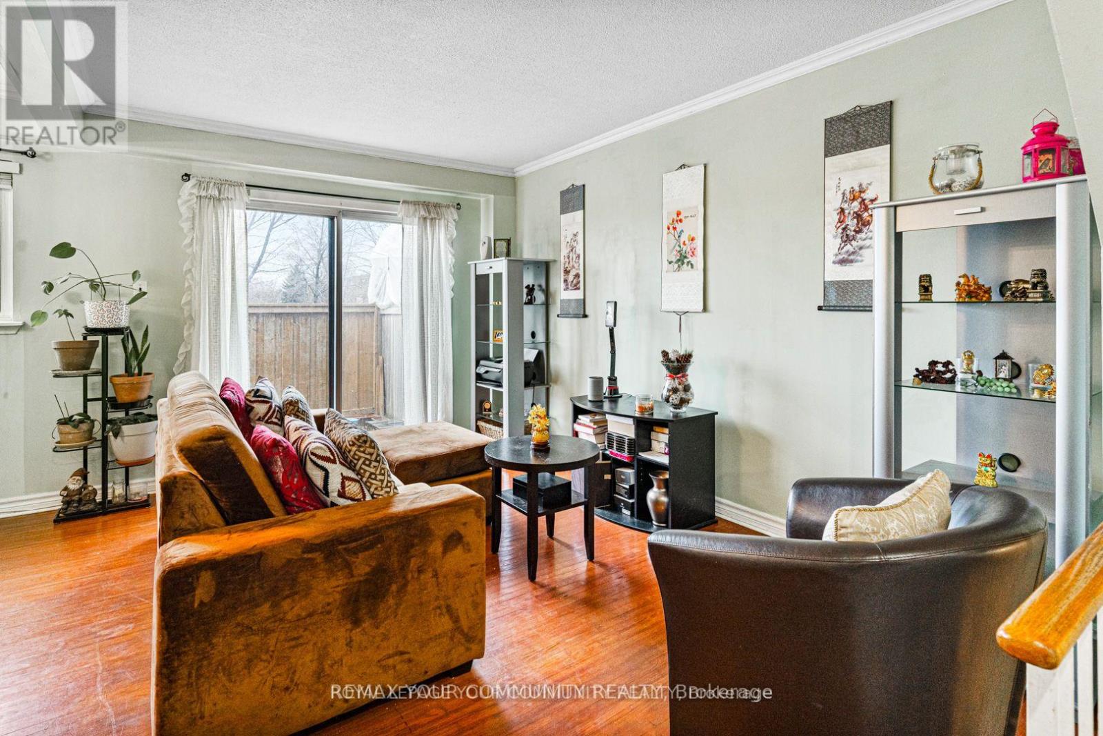 336 FLEETWOOD CRESCENT - 3