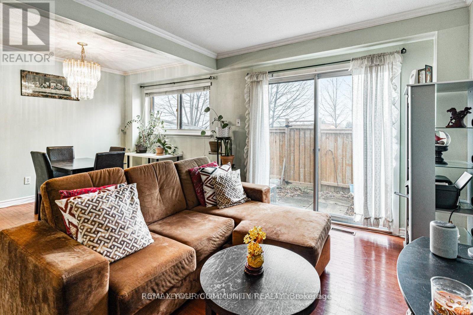 336 FLEETWOOD CRESCENT - 4