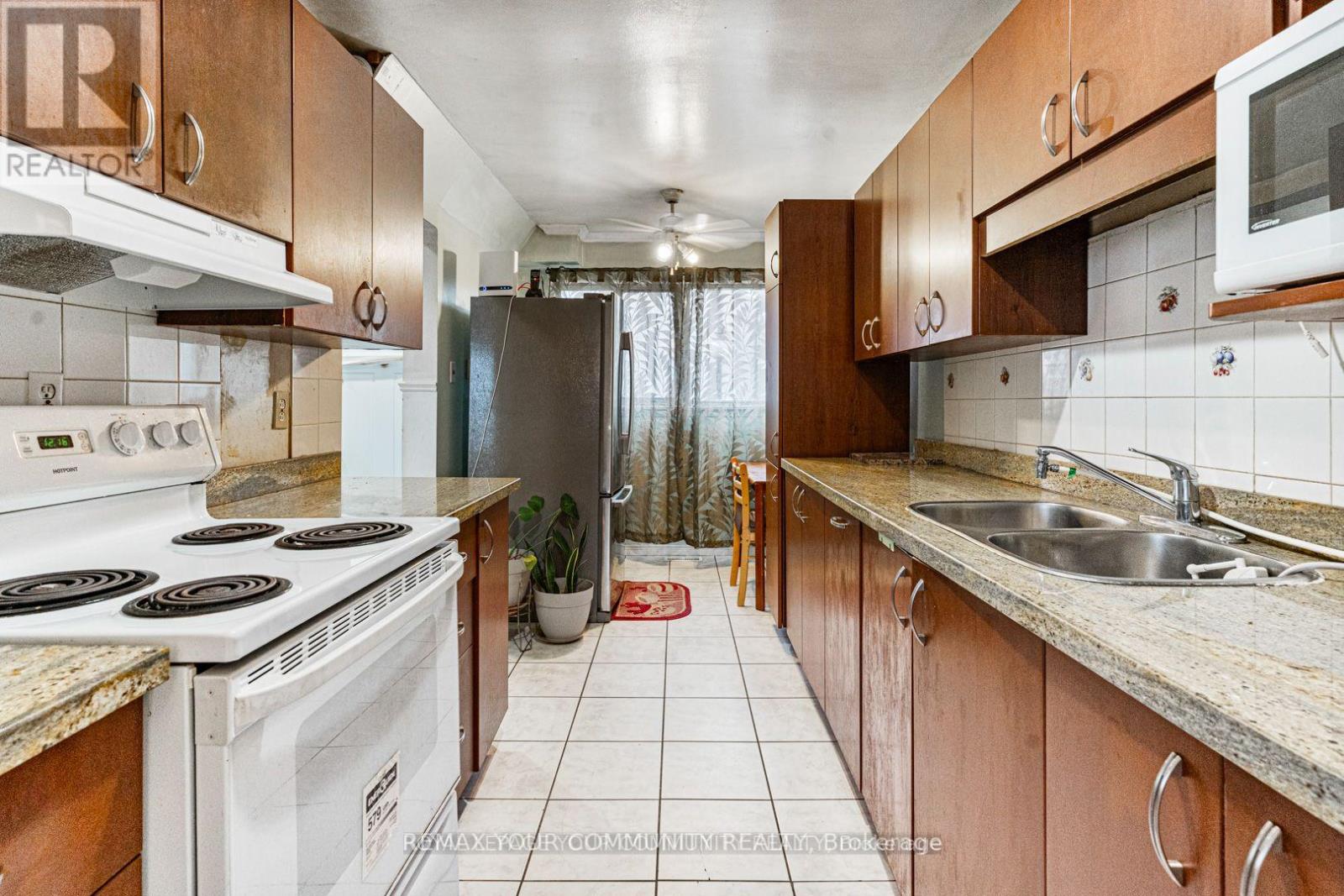 336 FLEETWOOD CRESCENT - 9