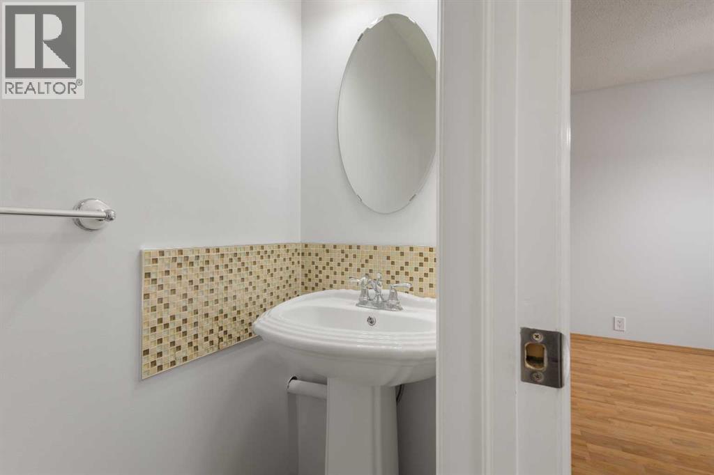 Single Family House for Sale in    Avenue NW Huntington Hills Calgary 