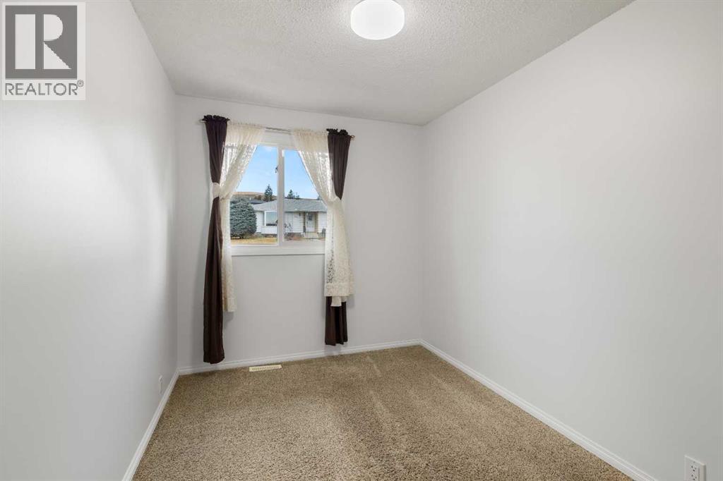 Single Family House for Sale in    Avenue NW Huntington Hills Calgary 