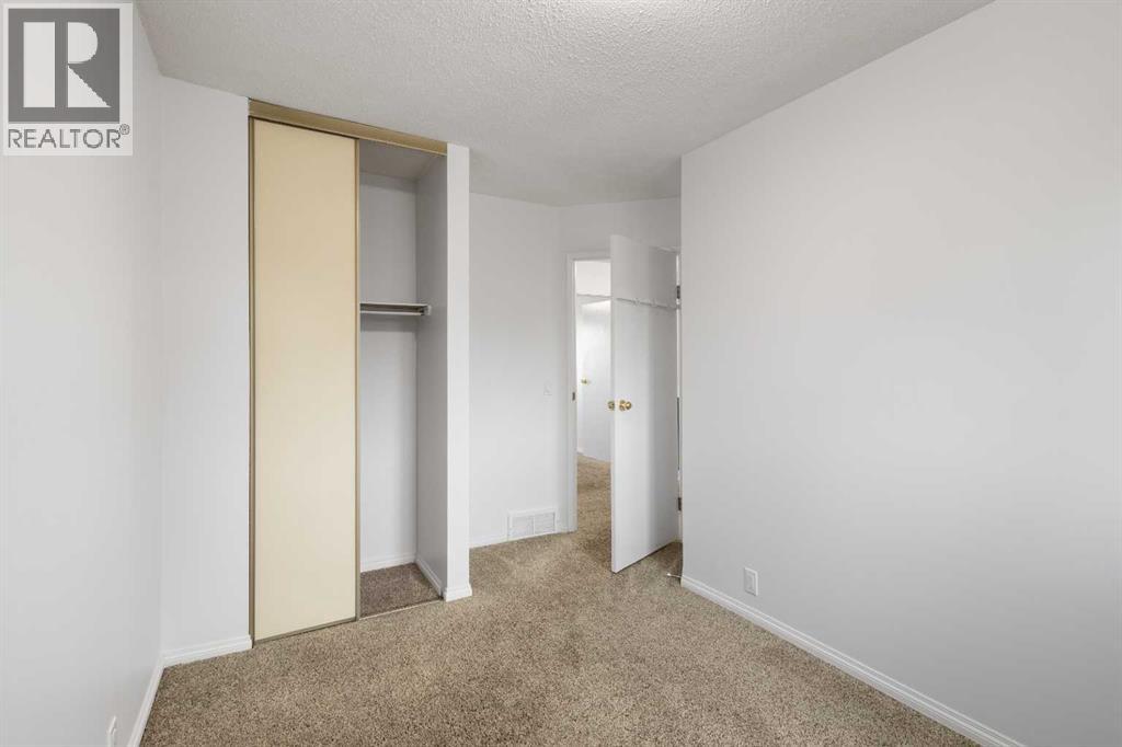 Single Family House for Sale in    Avenue NW Huntington Hills Calgary 