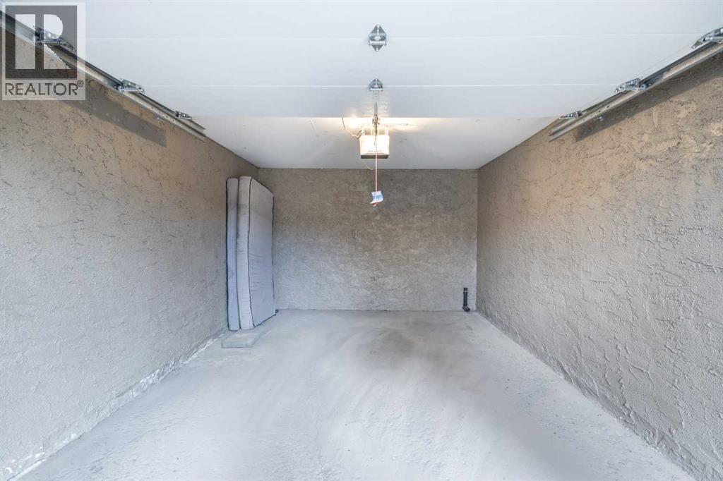 Single Family House for Sale in    Avenue NW Huntington Hills Calgary 