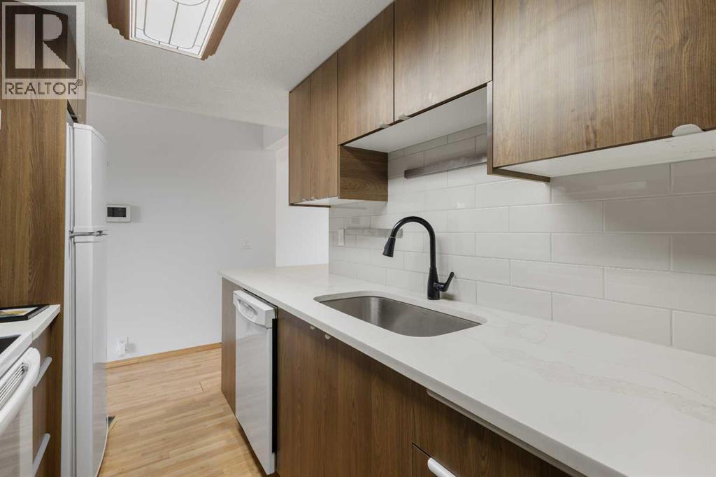 Single Family House for Sale in    Avenue NW Huntington Hills Calgary 