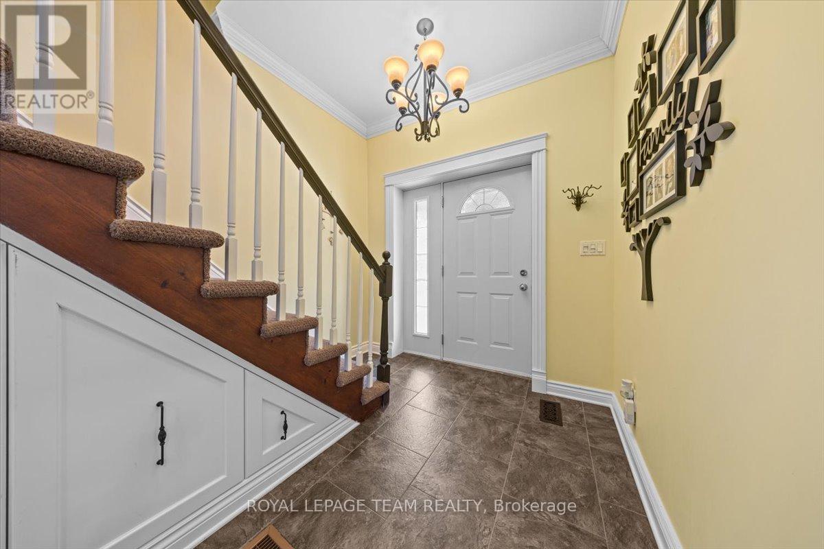 28 PERTH STREET - Photo 3 of 38, Elizabethtown-Kitley, Ontario