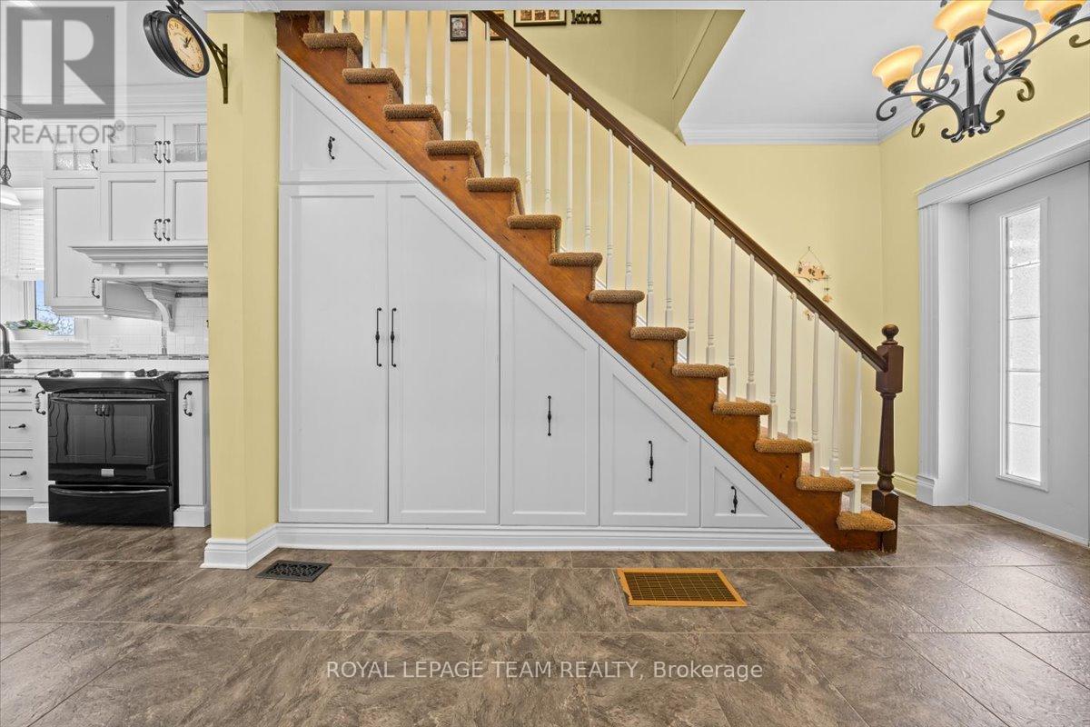 28 PERTH STREET - Photo 4 of 38, Elizabethtown-Kitley, Ontario